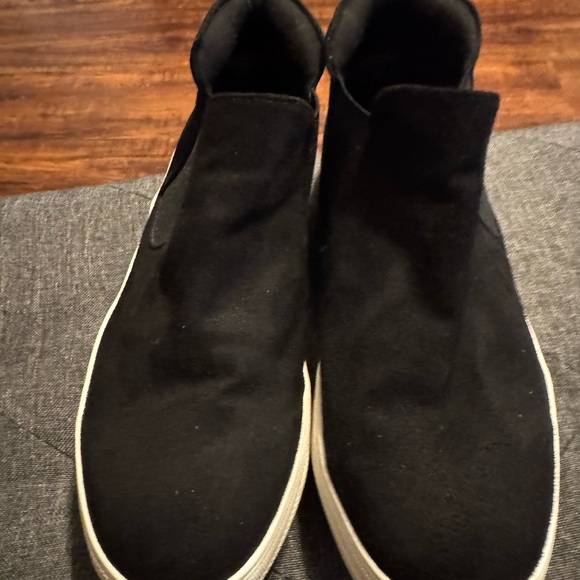 Unr8Ted Shoes - Stylish Black and White Platform Slip-On Sneakers for Women from Unr8ed